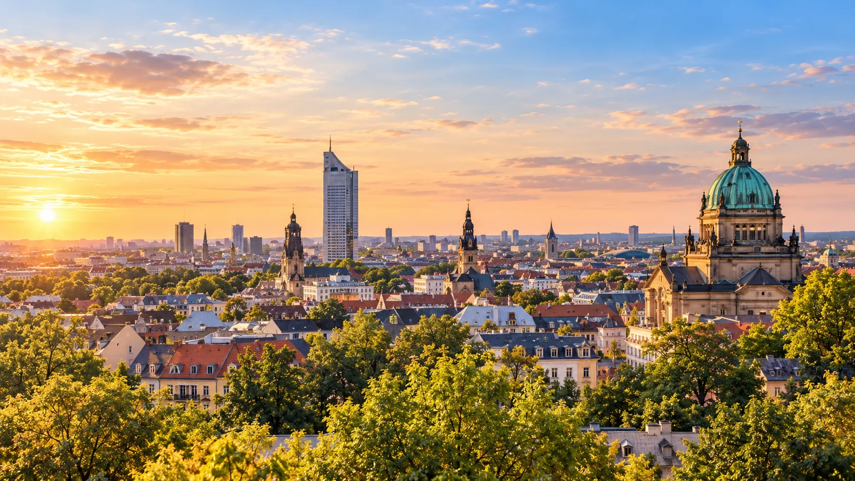 Panorama über Leipzig bei warmem Abendlicht